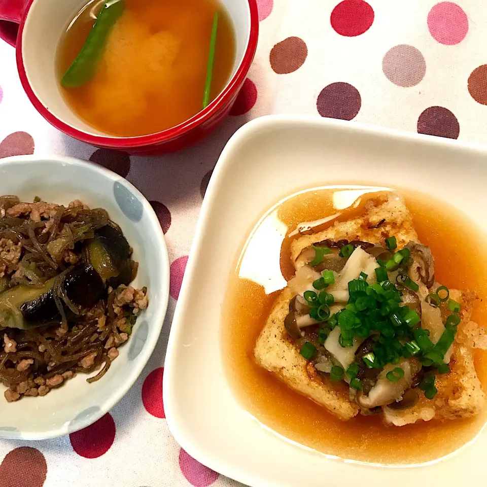 Snapdishの料理写真:揚げ出し豆腐♡なすとひき肉の炒め煮♡玉ねぎときぬさやのお味噌汁♡|まゆかさん