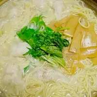 〆はワンタンラーメン🍜|シェリリンさん