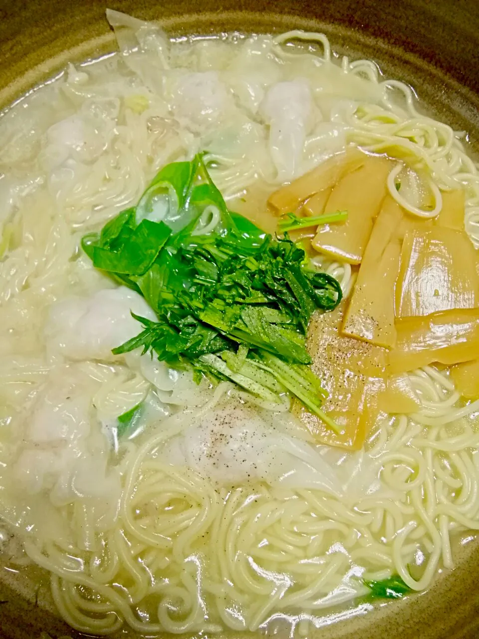 〆はワンタンラーメン🍜|シェリリンさん