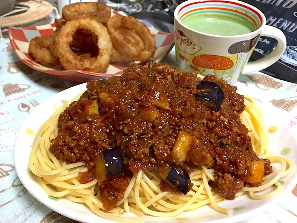 Snapdishの料理写真:揚げナス入りミートソースパスタ  オニオンリング  青汁ポタージュ|石川洋子さん