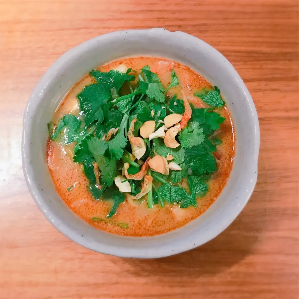 ごま坦々鍋つゆで 〆にラクサ風麺|ふうりんさん