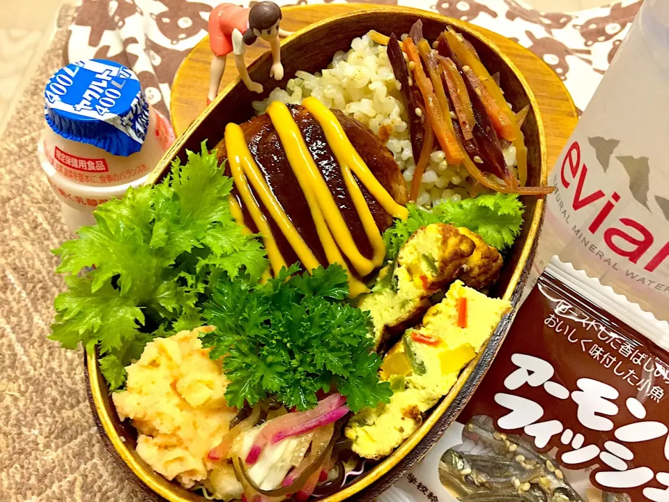 発芽玄米ご飯🍚&豆腐ハンバーグ&スパニッシュオムレツ&明太ポテサラダ&カラフル人参🥕きんぴら&白菜と赤大根の浅漬け&わさび菜&アーモンドフィッシュのダーリンお弁当♪

 #弁当  #フチ子  #骨太弁当 #自家製発芽玄米🍚|桃実さん