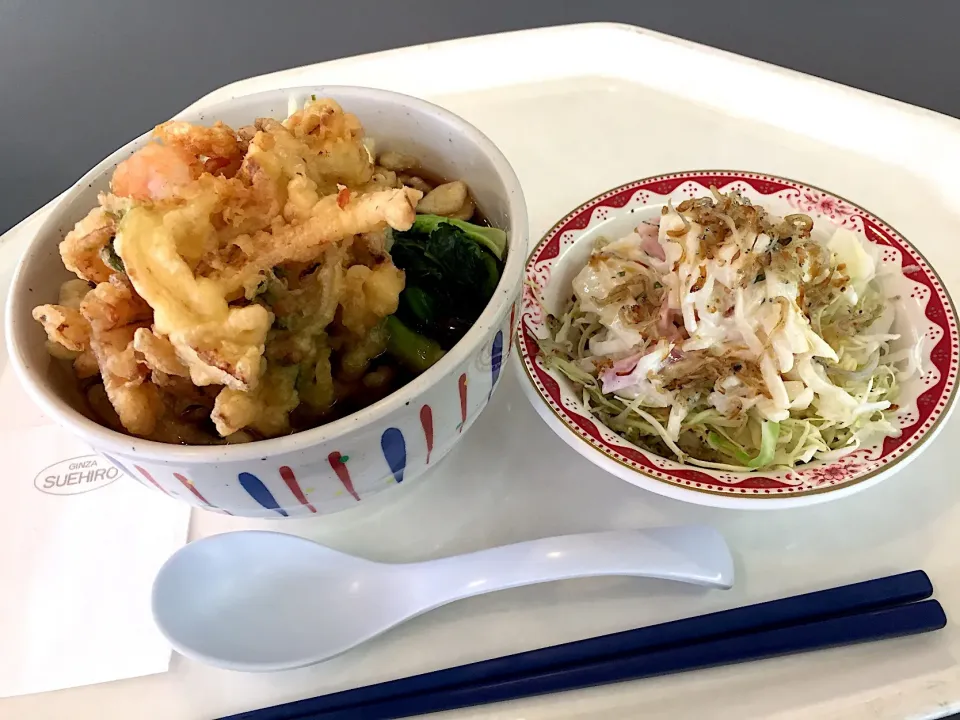 蕎麦、海老かき揚げ、青菜、揚げ玉、しらすとシソ大根サラダ|Tadahiko Watanabeさん