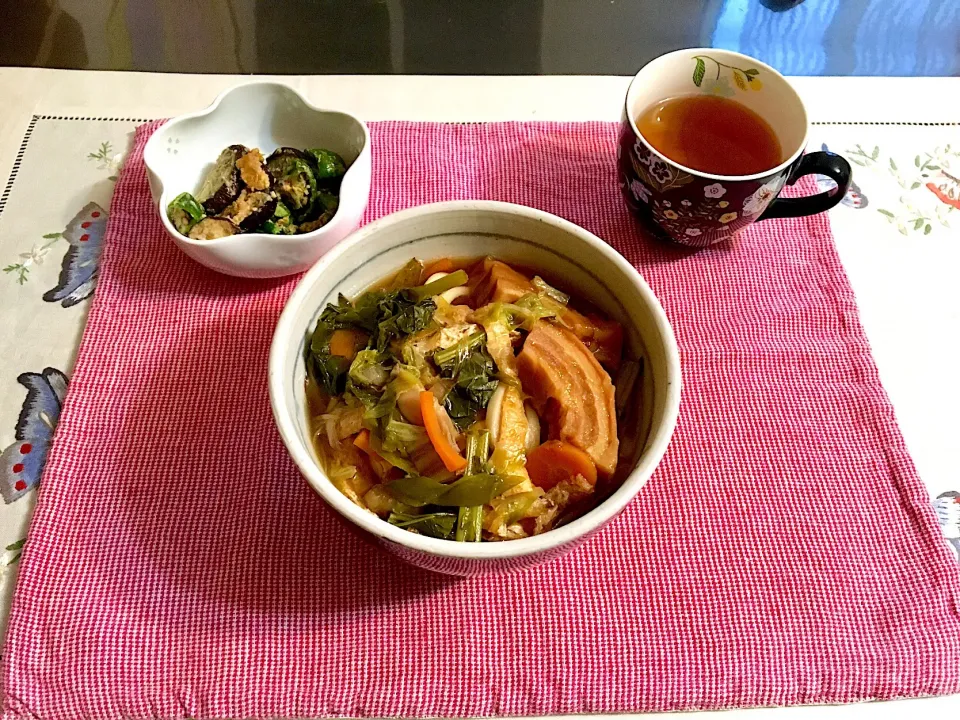 Snapdishの料理写真:車麩と野菜たっぷり♡あんかけうどん|みよさん