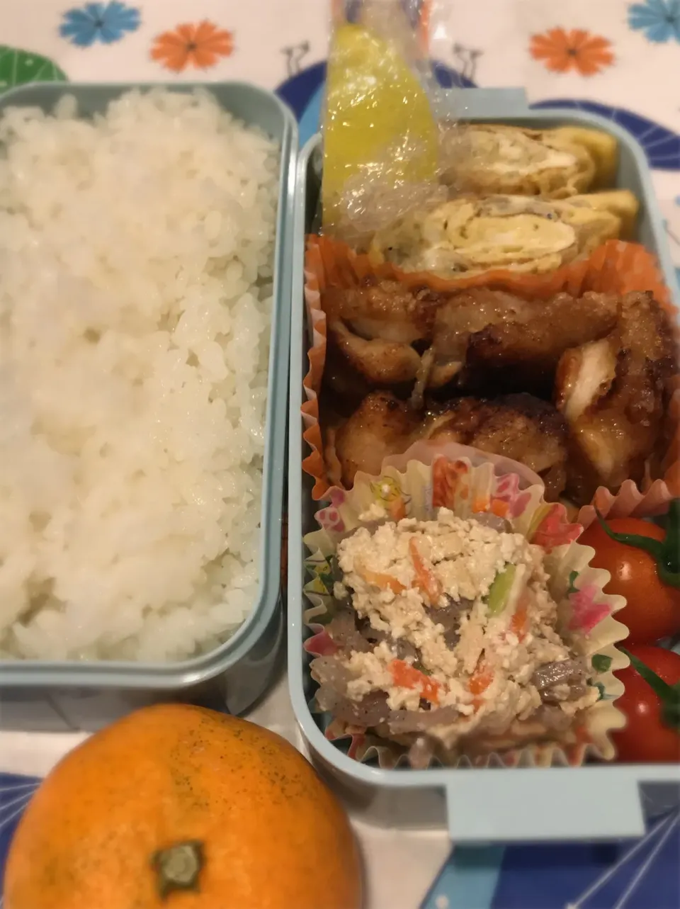 今日のお弁当 ーからあげ、シラス卵焼き、トマト、白あえ、ごはん、みかん|かれんさん