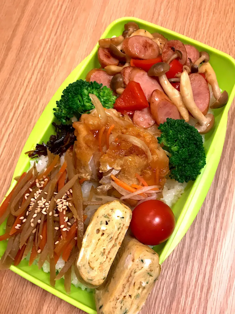 Snapdishの料理写真:2017.11.30 中2男子鱈南蛮漬け弁当〜(´>∀<｀)ゝ
 #中2弁当  #お弁当 #たら甘酢|mari-pさん