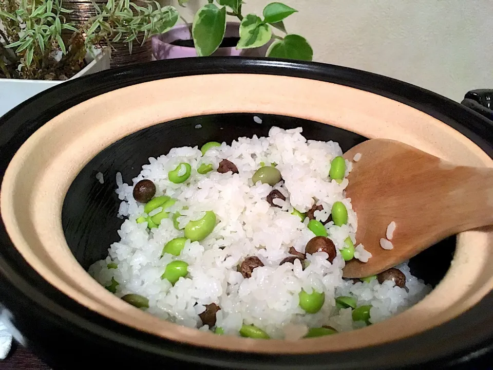 ✴︎むかごと枝豆の土鍋ご飯|かおりんさん