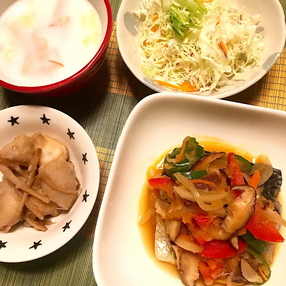 さばのおろしあんかけ♡里芋とごぼうの煮物♡サラダ♡白菜のクリームスープ♡|まゆかさん