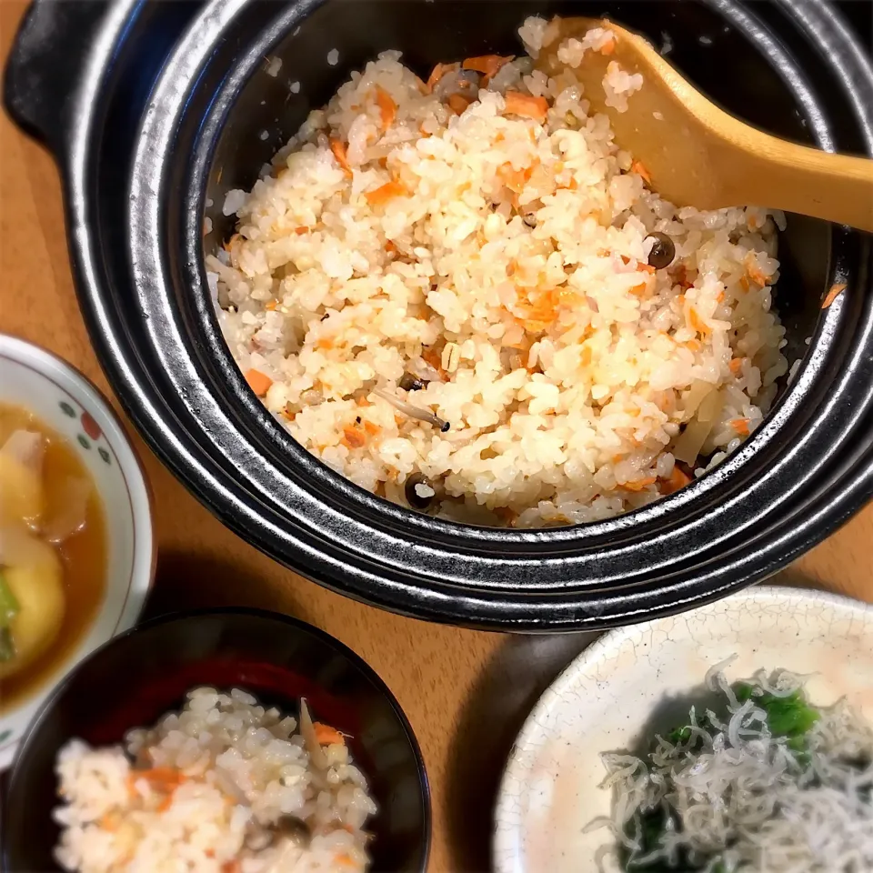 Snapdishの料理写真:#炊き込みご飯 #ヤマサ#staub#秋の味覚|ジャスミンリリーさん