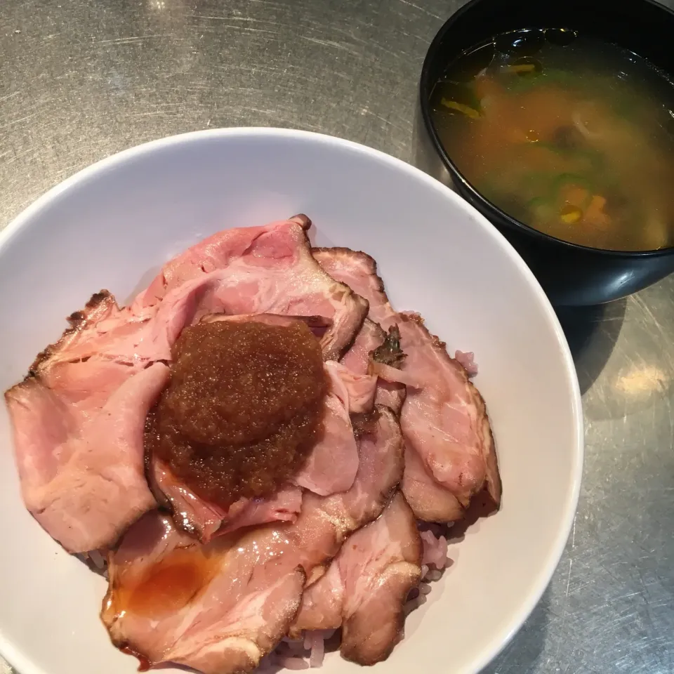 Snapdishの料理写真:ローストポーク丼|seiko Oさん