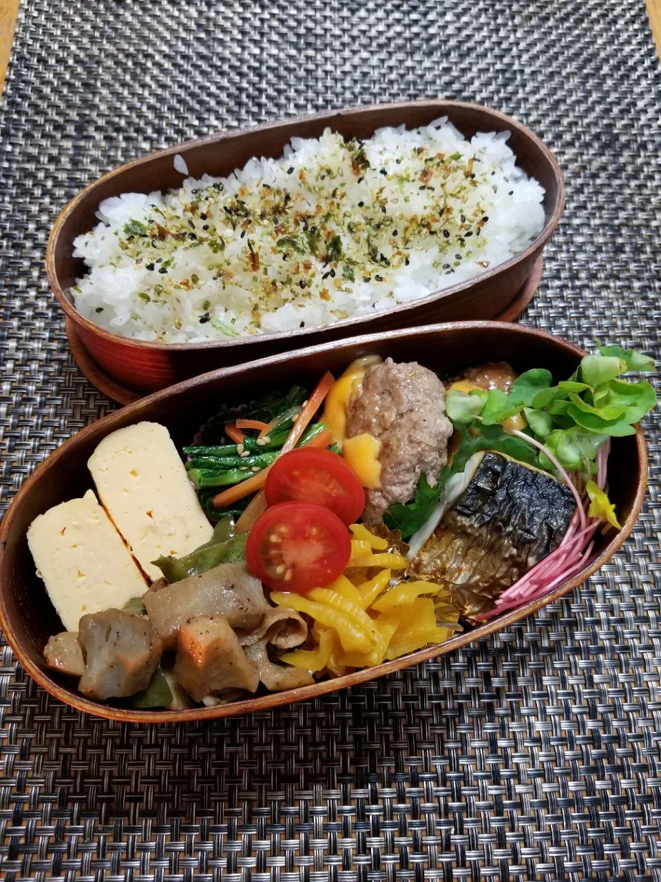 Snapdishの料理写真:今日の息子弁当🍱😋😋チーズｲﾝハンバーグ照り焼き|クッキングオヤジさん