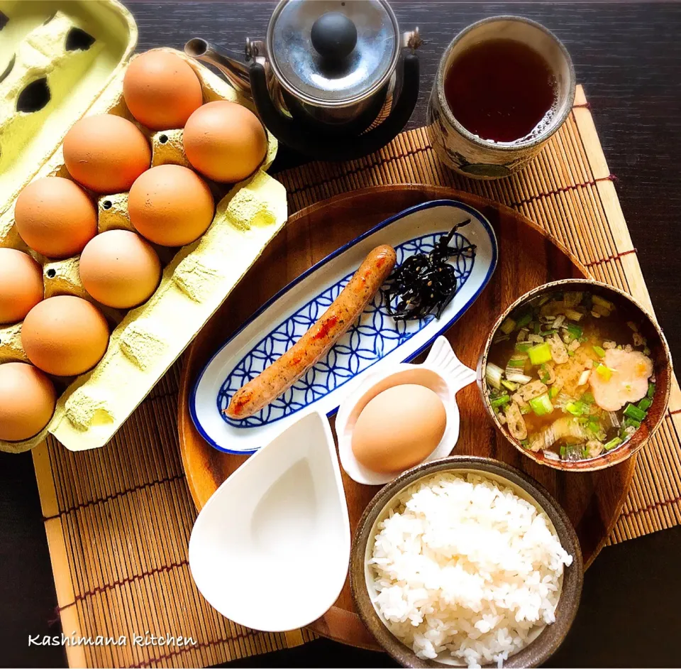 Snapdishの料理写真:お客様から美味しい卵をいただきました🥚🥚🥚
朝ごはんは、炊きたてご飯に卵をかけてモグモグ美味しい～😋
Breakfast😋🍴
Have a nice day😎❣️|Kashimanakitchenさん