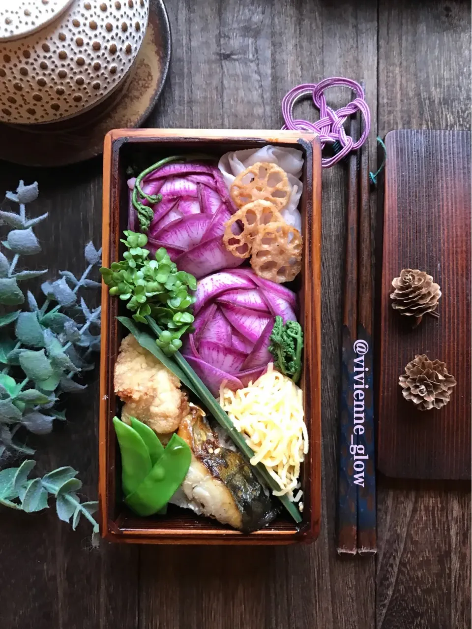 Snapdishの料理写真:薔薇おにぎり弁当|vivienne_glowさん