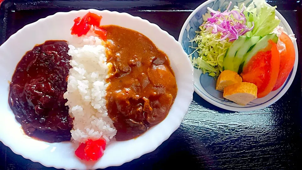 Snapdishの料理写真:こんなの有り⁉(笑)
本日の賄い(12/1  ハヤシ＆カレー🍛とサラダ🎵)|かぴかぴさん