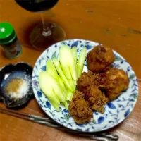 Snapdishの料理写真:唐揚げでワイン|febrosesさん