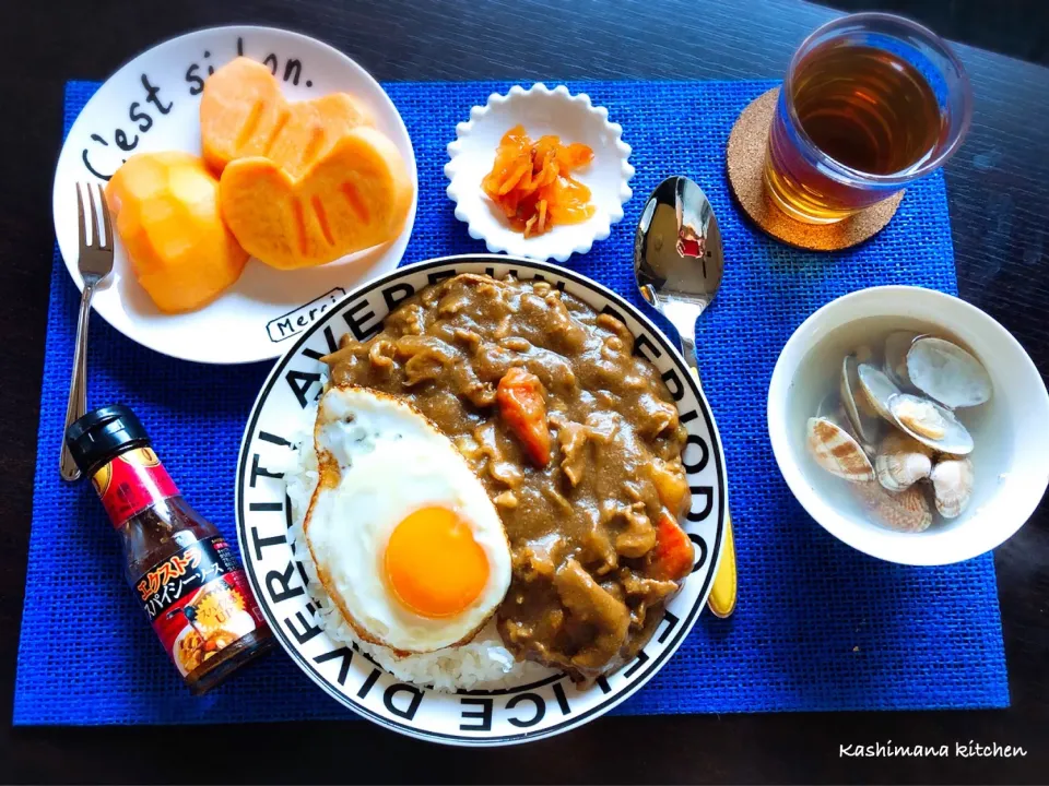 Snapdishの料理写真:Good morning🌞
忘年会続きがスタートしてる今日の旦那の朝ご飯はカレーとアサリ汁と柿🍛🥄
昨夜は会社の忘年会、今日はお客様の忘年会で明日はゴルフ忘年会🍻
サポート出来るのは肝臓を助ける食事だけ💪
お疲れ様です☺️🍵

Breakfast😋🍴
Have a nice day😎❣️|Kashimanakitchenさん