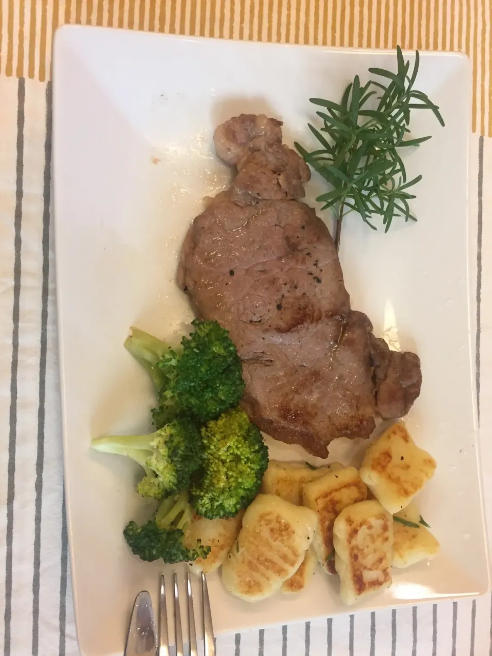 #new York steak
#馬鈴薯麵疙瘩|Evelyn Jiangさん