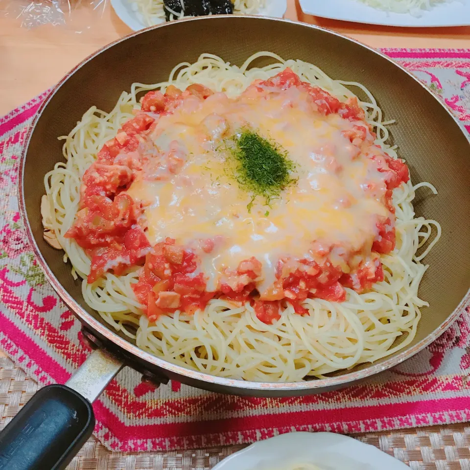 スキレットでは無くてフライパン🍳deチーズ🧀たっぷりスパゲティ🍝💕💕💕（╹◡╹）|ＳＵＺＵＫＩさん