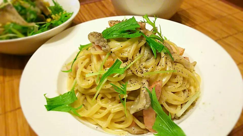 舞茸とﾍﾞｰｺﾝのｸﾘｰﾑﾊﾟｽﾀ～と、
舞茸ほか野菜の温野菜ｻﾗﾀﾞ～
の晩ごはん✨|kaz(*･ω･)さん