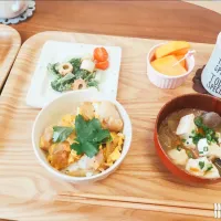 #親子丼
 #けんちん汁 
#ブロッコリーとちくわのサラダ
#柿|miさん