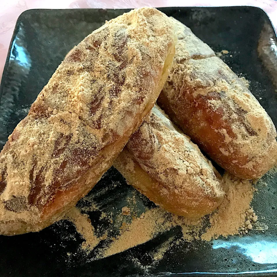 昔なつかしいあげパン
熱々のうちに召し上がれ🥖|mokoさん