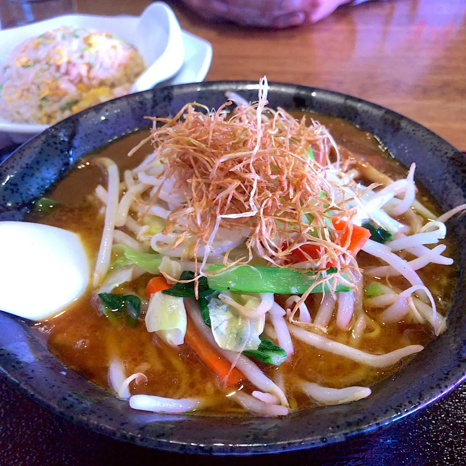 Snapdishの料理写真:野菜カレーラーメン(◍•ڡ•◍)❤|いつみさん