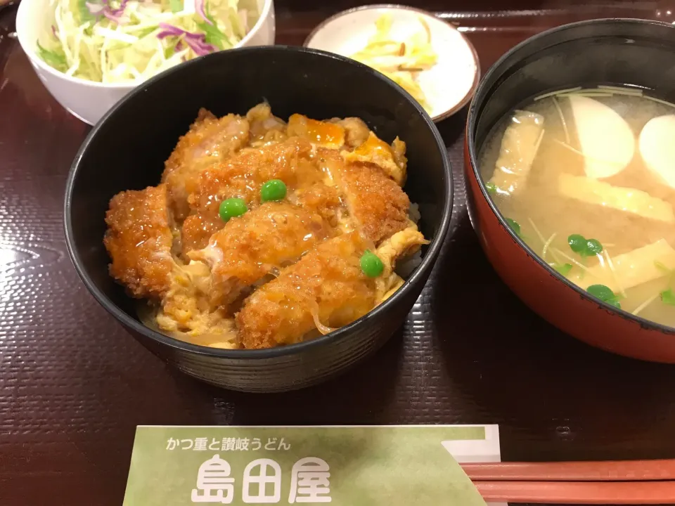 Snapdishの料理写真:大館市の島田屋、讃岐うどんを食べに来たはずが、かつ重(小)美味しそうだからいいか！！|お家でbar!さん