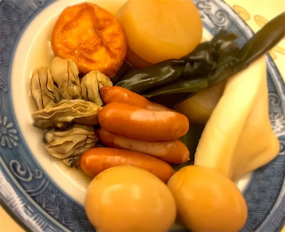 おでん🍢 昆布茶とオイスターソースを少し入れました|こぼるさん