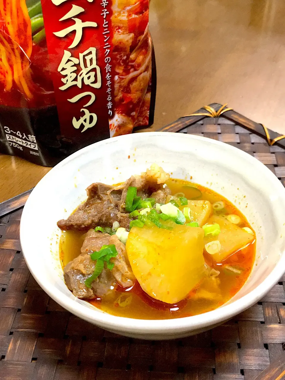 キムチ鍋の素で大根と牛すじ肉の煮物✨|みきさん