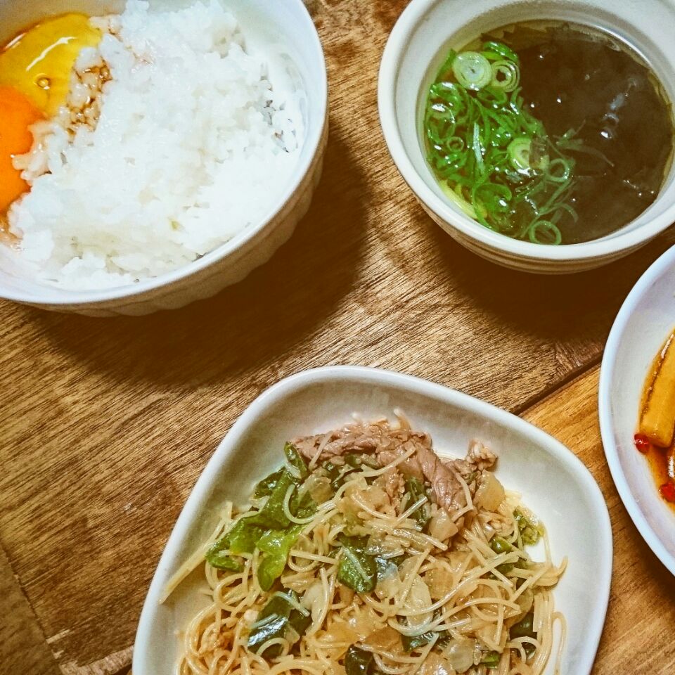 #朝ごはん #炊きたてご飯#卵かけ#お吸い物 #志摩産#わかめ #ケンミンの焼きビ―フ