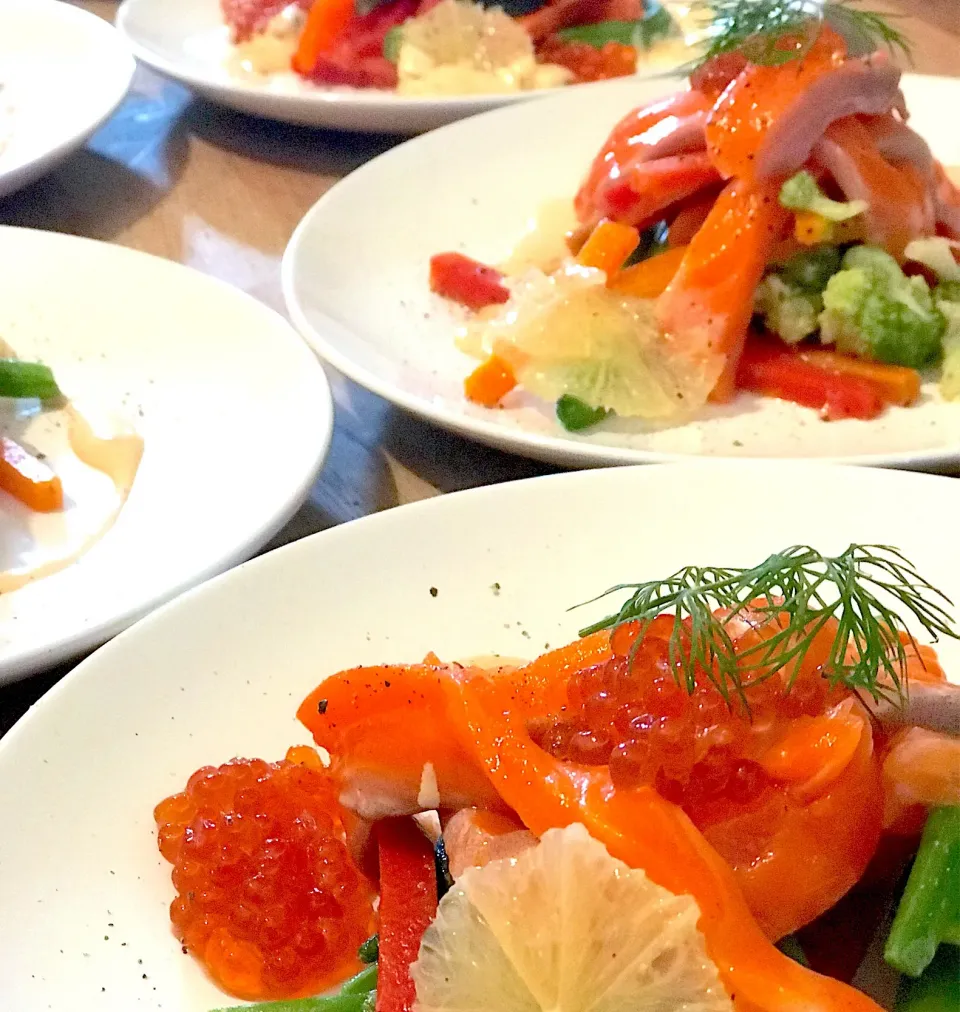 Fresh Vegetable Salad with fresh Salmon & Ikaru with Soy Lemon Mayonnaise dressing|Emanuel Hayashiさん