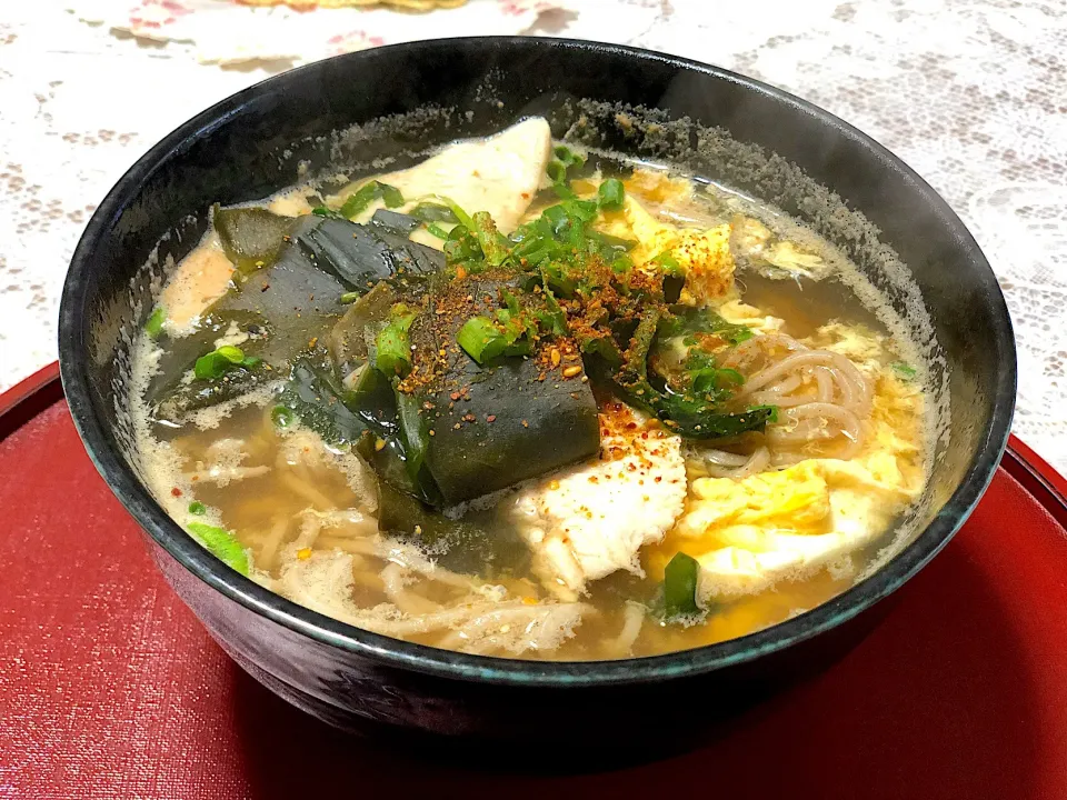 卵とじ蕎麦、ワカメとかしわ入り
#中身は冷凍食品|ひろゆきさん