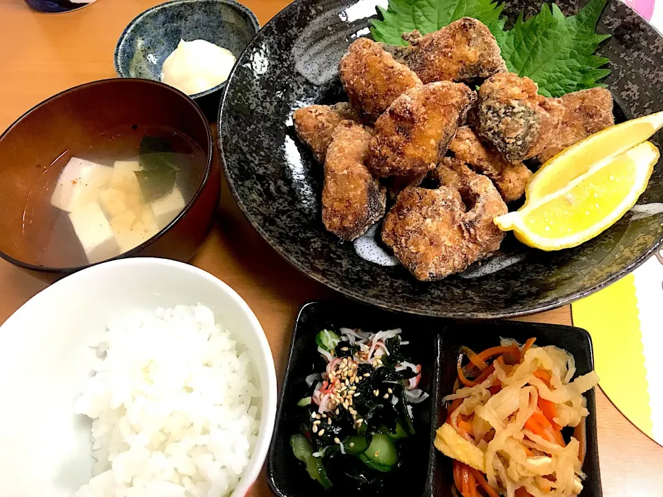 はがつおの竜田揚げ
切り干し大根の煮物
わかめとカニカマときゅうりの酢の物
三つ葉と豆腐のお吸い物|みなみさん