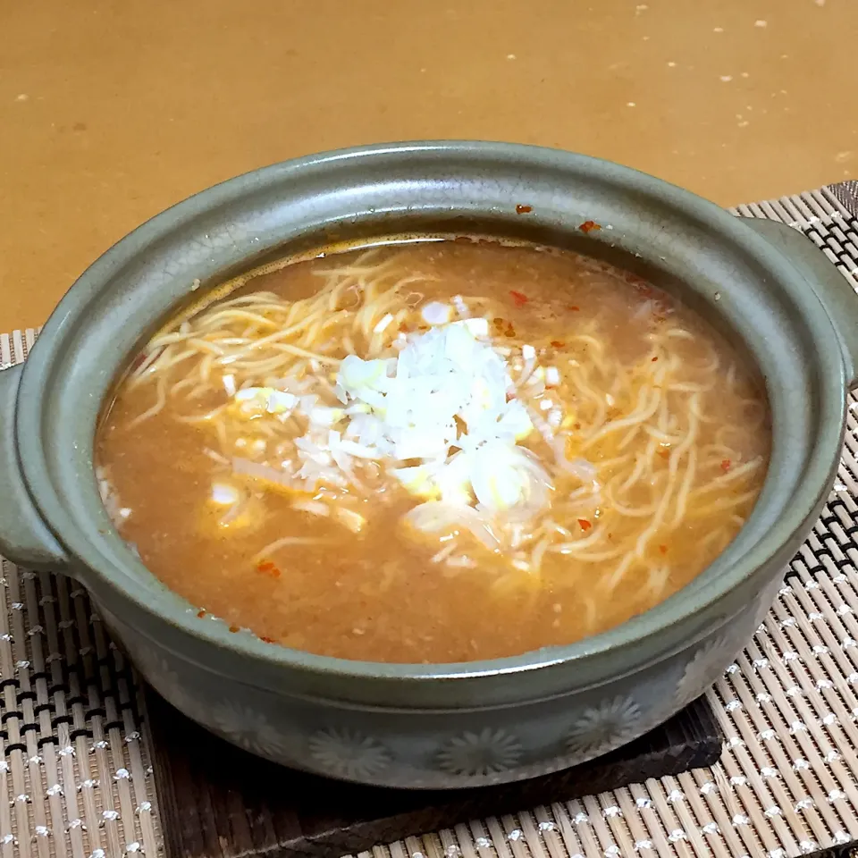 〆!  (^-^)
ぶりと大根の昆布茶鍋のスープで辛味噌ラーメン!  (○v艸v*)|Kei Satoさん