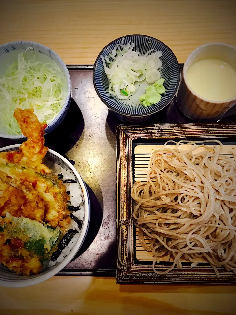 Snapdishの料理写真:そばと天丼の定食#新そば
@文座|こずえさん