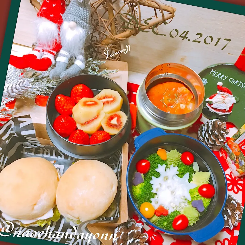 Snapdishの料理写真:ミニバーガー🍔
トマトベースのロールキャベツ
リースサラダ   のお弁当|naochandayonnさん