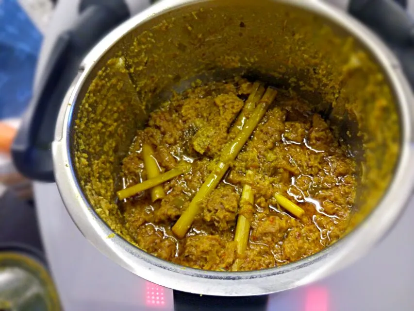 Snapdishの料理写真:Thermomix beef rendang|Ee Shanさん