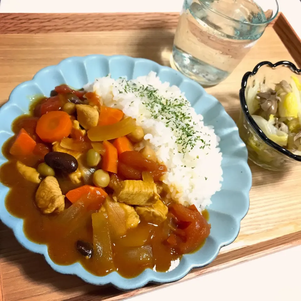 鶏肉と豆と野菜のカレーライス／白菜と舞茸のマリネ|mogwaiさん