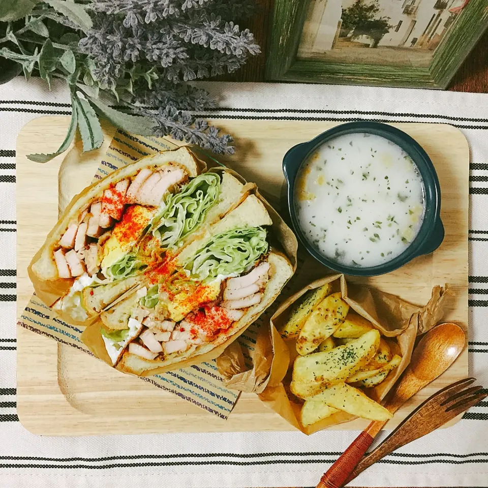 照り焼きスモークチキンサンドでブランチ|はるなさん