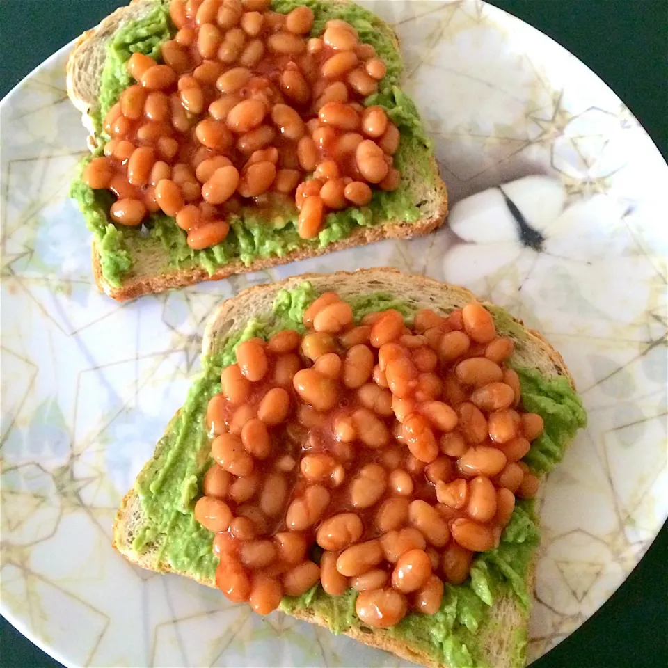 Beans and avocado on toast|MissYumYumさん