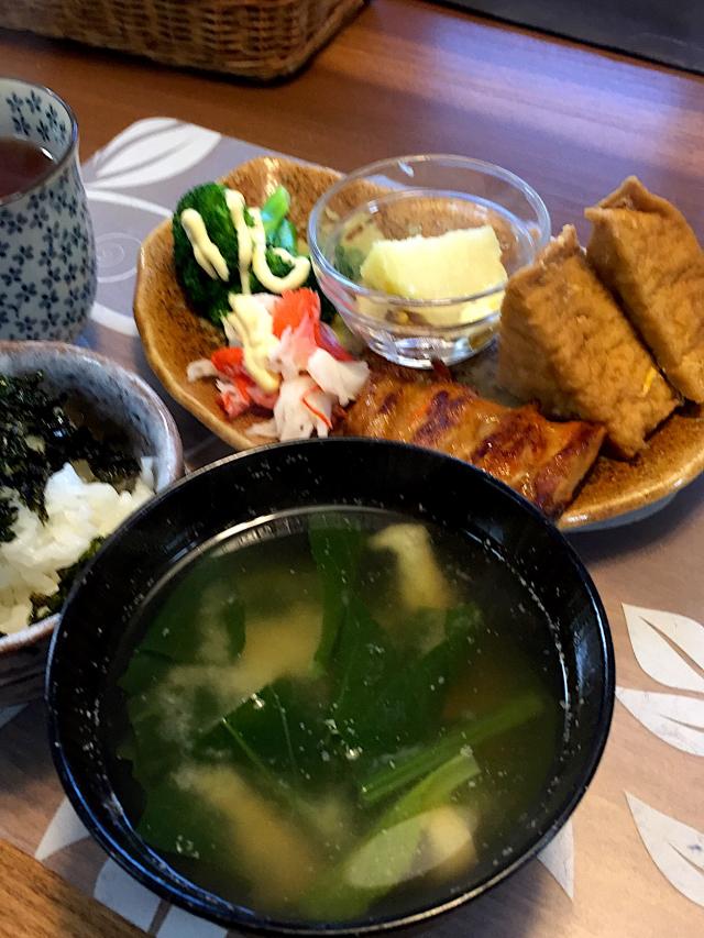 朝ごはん 厚揚げの煮物 はんぺん付け焼 カニカマ ブロッコリー じゃがバター 揚げと小松菜の味噌汁 白米 韓国海苔 ルイボスティー かよちゃん Snapdish スナップディッシュ Id Bi9v0a