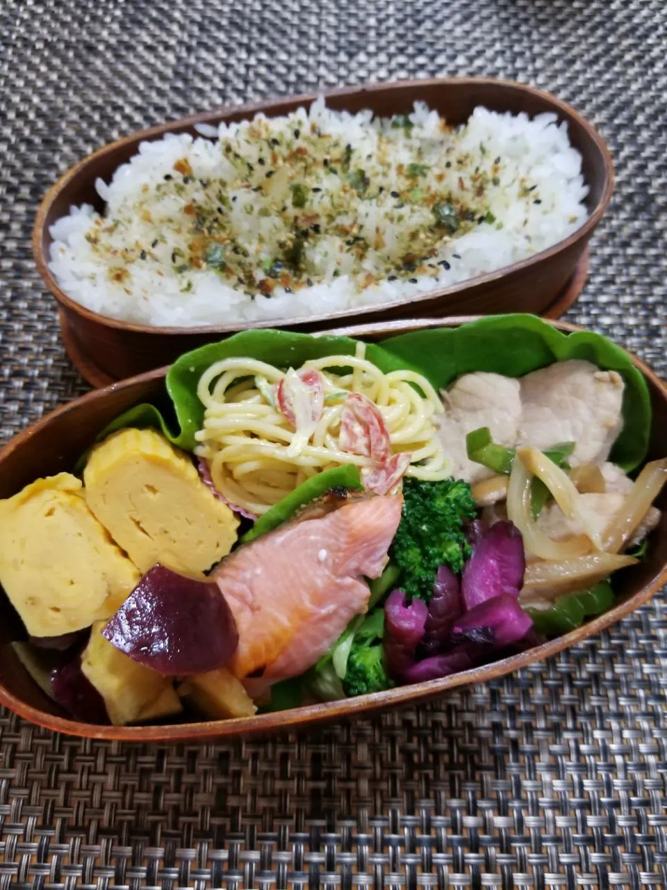 Snapdishの料理写真:今日の息子弁当🍱😁😁しょうが焼き🐷🐷|クッキングオヤジさん