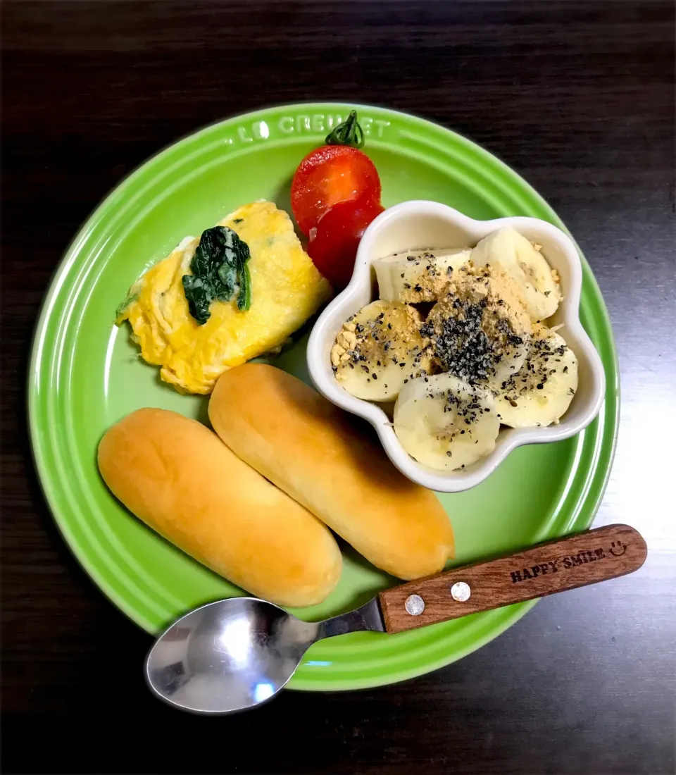 12/5❁息子 朝ごはん☀️
黒胡麻きなこバナナヨーグルト🍌
アンパンマンスティックパン🥖
プチトマト🍅
ほうれん草チーズオムレツ|つんさん