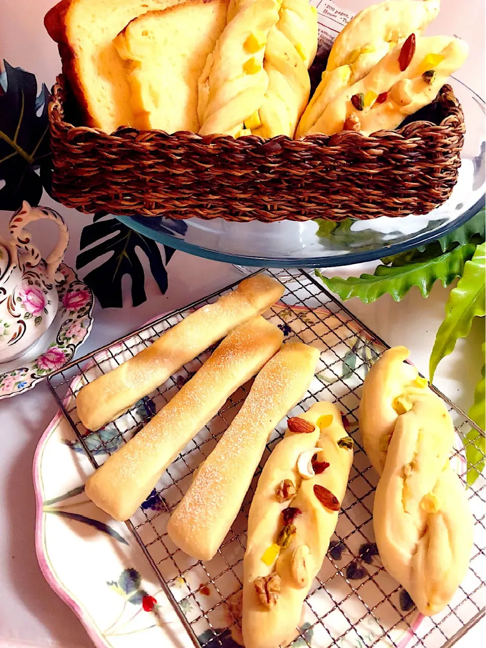 朝食bread*:ஐ(●˘͈ ᵕ˘͈ ♡ マンディアンandさつまいものスティック‼︎ デニッシュ食パンも一緒に🎶|AKUBI*:ஐ(●˘͈ ᵕ˘͈)さん