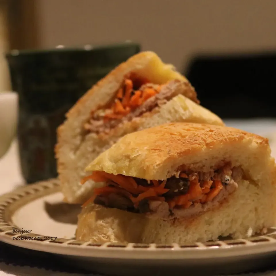 紅茶豚と人参マリネ🥕のサンドウィッチ🥪|yasuko murakamiさん