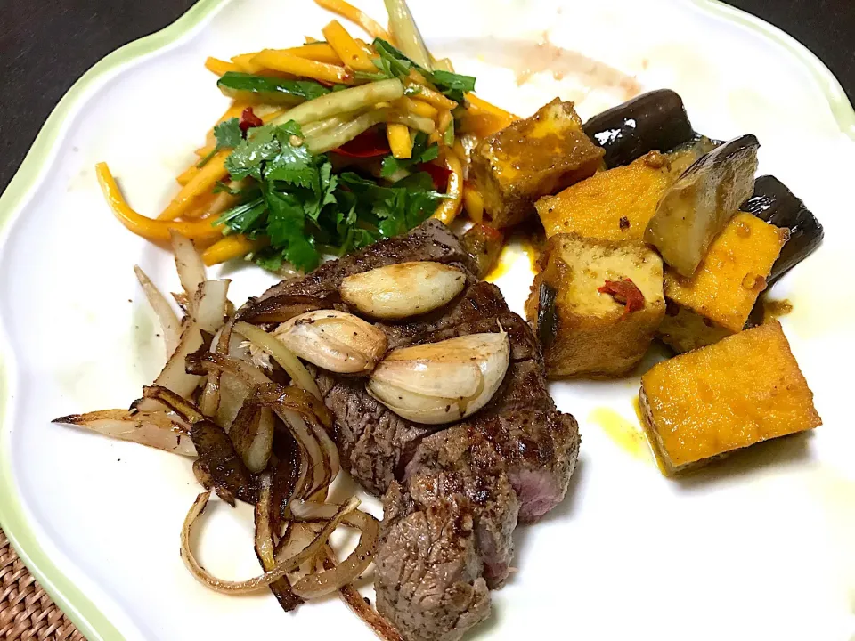 Steak mango salad & tofu eggplant sauté|yeni kartikasariさん