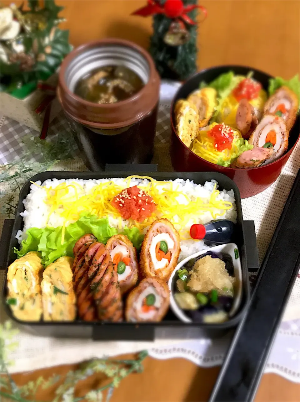 Snapdishの料理写真:旦那ちゃん、ワタクシ弁当🎶
ちくわ野菜肉巻きフライ
青のりウイン
ナス揚げ浸し
ネギ入玉子焼き
明太子のっけごはん。
冬瓜と肉団子のスープ|BooBooさん