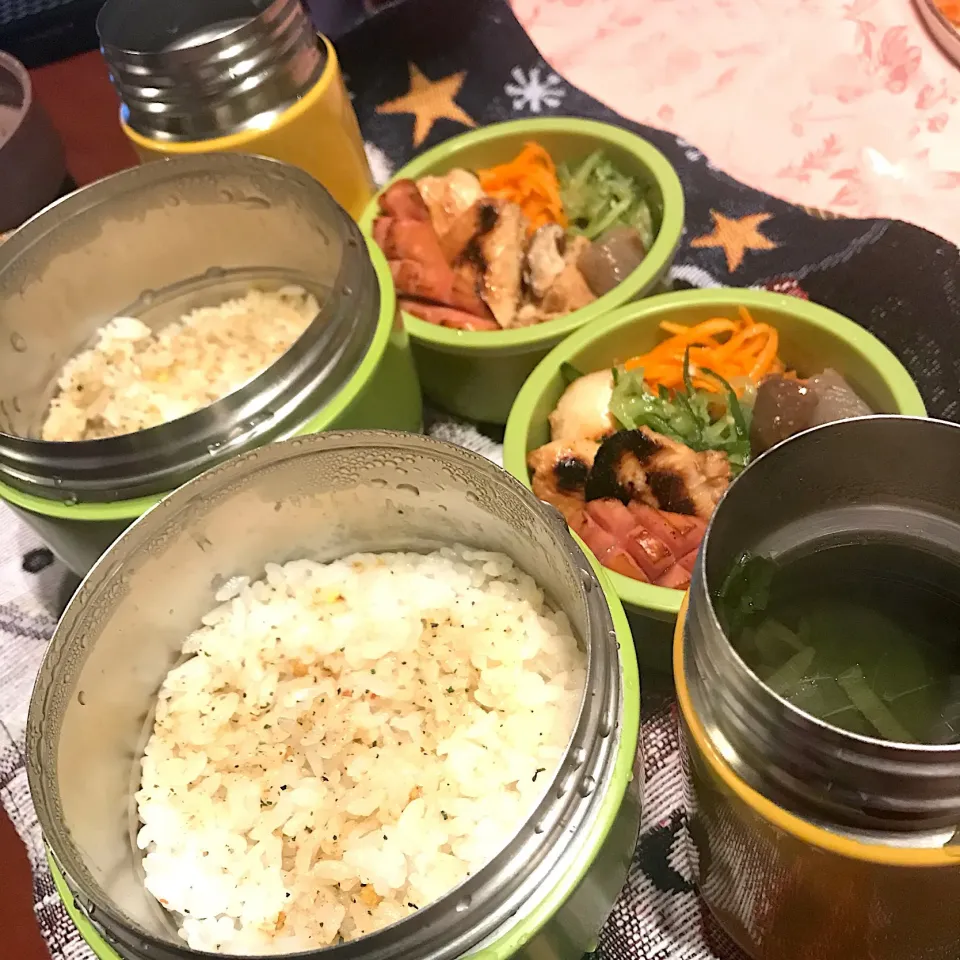 Snapdishの料理写真:今日のお弁当🍱
冬将軍到来🍃
お昼はあたたかいごはん
召し上がれ😊
今日も元気にいってらっしゃい👋😄|mokoさん