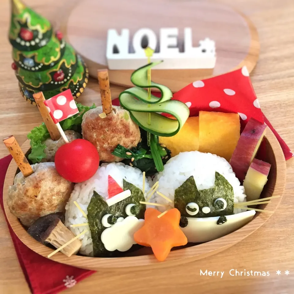 Snapdishの料理写真:クリスマス弁当＊豚つくねバーグ|yokkoiroさん