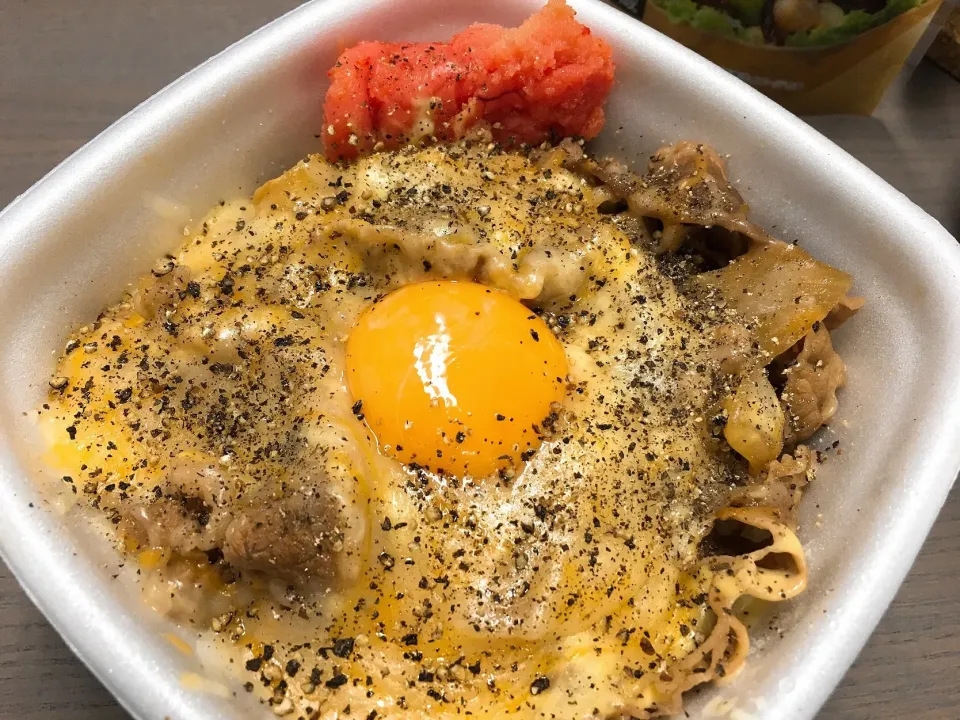 明太チーズカルボ牛丼 マイ黒胡椒トッピング テイクアウト|chan mitsuさん